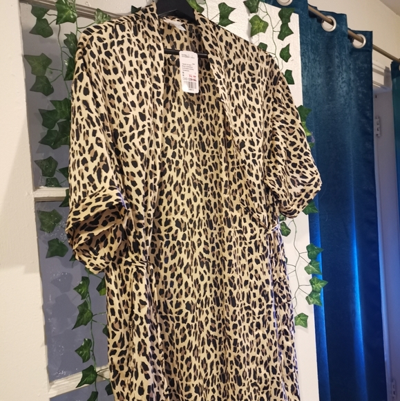 🆕 Forever21 Sleepwear Silky Short Sleeve Cover-up - Picture 10 of 11